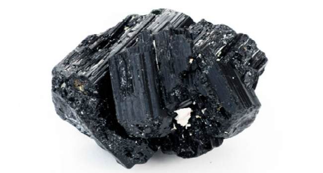 черный турмалин-магические свойства кому подходит