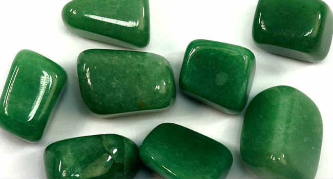 zelenyj-avantyurin-kamen