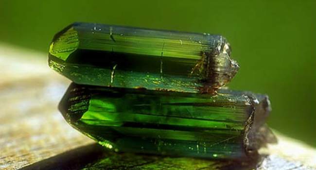 зеленый турмалин-лечебные и магические свойства